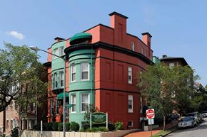 Washington apartment for rent - A red and green building with a sign in front.