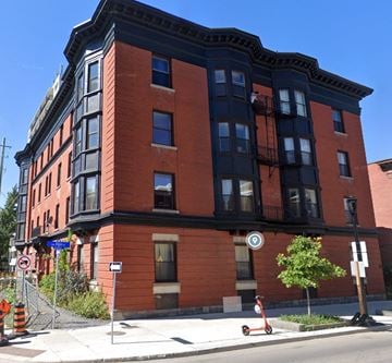 Ottawa apartment for rent - a red brick building on the corner of a street