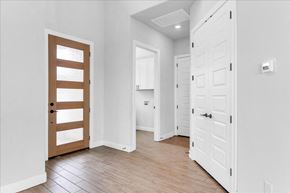 Horseshoe Bay house for rent - a bedroom with a door to a bathroom and a closet