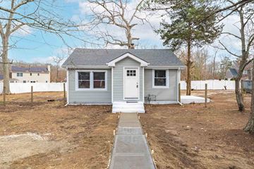 Lanoka Harbor house for rent - 711 Lake Barnegat Dr N