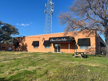 Dallas apartment for rent - a building with a picnic table in front of it