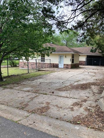 Leesville house for rent - a small yellow house with a driveway and a fence
