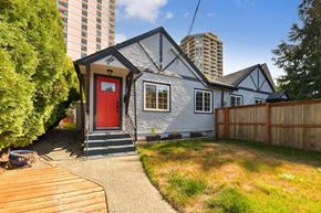 Victoria apartment for rent - a small blue house with a red door