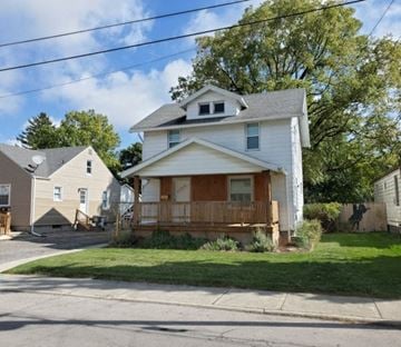 Lima house for rent - a white house with a porch on the side of a street