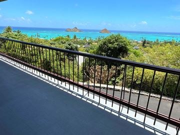 Kailua house for rent - a balcony with a view of the ocean