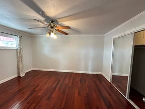 Daytona Beach house for rent - a living room with wood floors and a ceiling fan