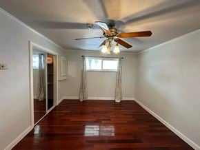 Daytona Beach house for rent - a empty living room with a ceiling fan and a window