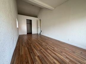 Kelso house for rent - the living room and dining room of an empty house with wood flooring