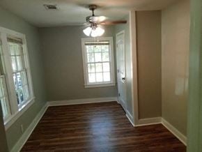 Hattiesburg house for rent - a empty room with a ceiling fan and a window