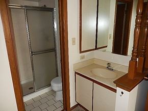 Elk Grove Village house for rent - 805 Oakton Street