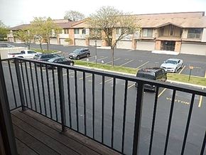 Elk Grove Village house for rent - 805 Oakton Street