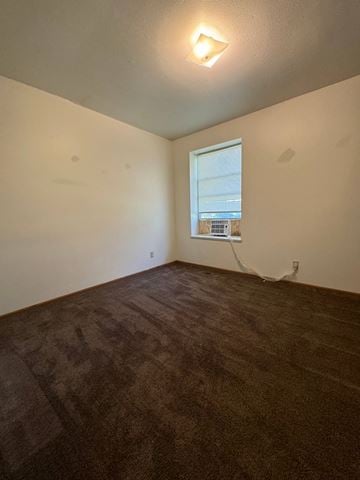 Saint Louis house for rent - the living room of an empty house with a window