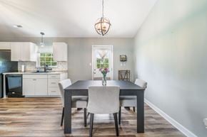 Jacksonville house for rent - A dining room with a table and chairs.