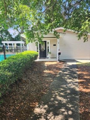 Columbus apartment for rent - a sidewalk in front of a white house and a pool