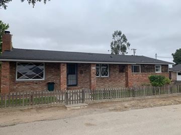 Santa Maria house for rent - A brick house with a wooden fence in front.