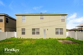 Lakeland house for rent - a yellow house with a grass yard in front of it