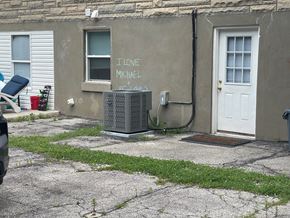 Louisville house for rent - A wall with the words "I love Michael" painted on it.