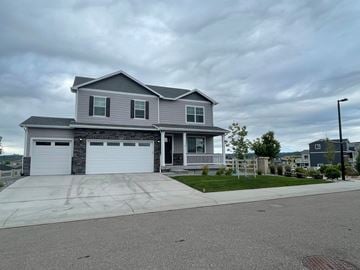 Castle Rock house for rent - a house with a driveway and a garage door