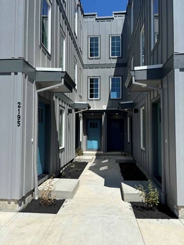 Salem apartment for rent - a walkway between two apartment buildings with a blue door
