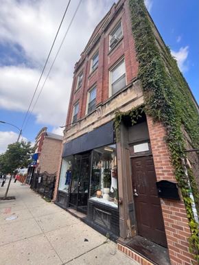 Chicago apartment for rent - A building with a black awning and a brown door.