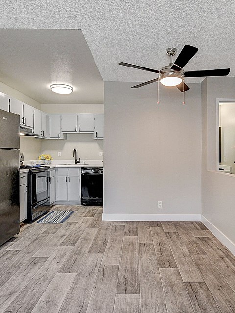 Floor plan for 2 beds, 1 bath, 648 sqft