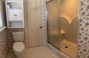 Benson house for rent - a bathroom with a toilet and a shower