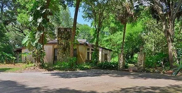 Winter Garden house for rent - a small house in the middle of the woods