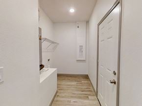 Ocklawaha house for rent - A white door is on the right side of the image.