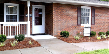 Elizabethtown apartment for rent - a front porch of a brick house with a white door