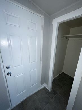 Lima apartment for rent - A white door with a silver handle is on the left and a white closet is on the right.