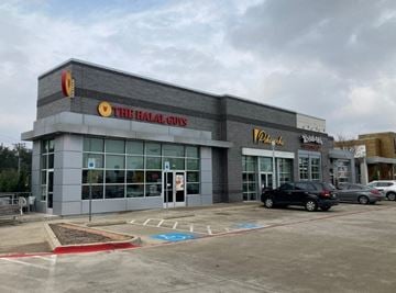 Richardson apartment for rent - a restaurant with a parking lot and cars parked in front of it