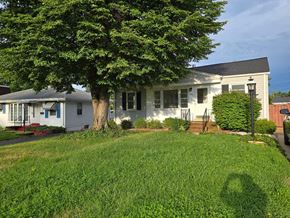 Saint Ann house for rent - a white house with a tree in the front yard