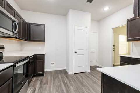 Floor plan for 3 beds, 3.5 baths, 2015 sqft