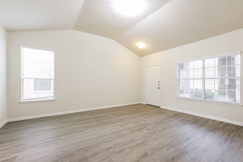 Floor plan for 3 beds, 2.5 baths, 1639 sqft