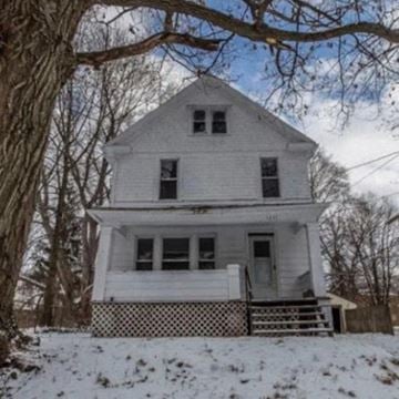 Akron house for rent - an old in the snow