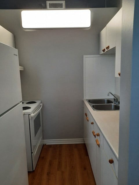 Floor plan for 2 beds, 1 bath, 858 sqft