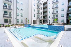 Dallas apartment for rent - MAA Cathedral Art Resort-Style Pool