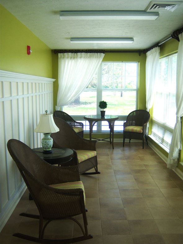 Indianapolis apartment for rent - Outdoor sunroom, seating area