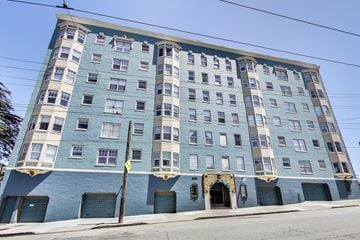 San Francisco apartment for rent - A blue building with a yellow sign on the front.