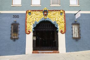 San Francisco apartment for rent - A blue building with a black door and a yellow decorative arch above it.