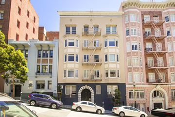 San Francisco apartment for rent - A row of buildings with cars parked in front.