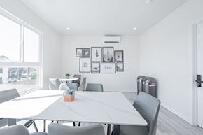 Los Angeles apartment for rent - a white meeting room with a white table and chairs
