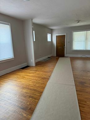 Saint Louis apartment for rent - an empty living room with wood floors and a white rug