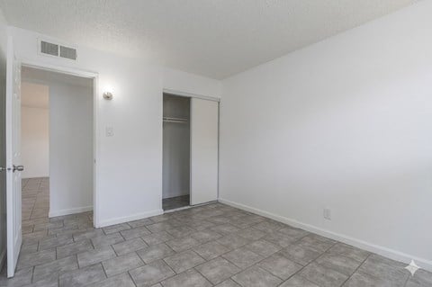 Floor plan for 1 bed, 1 bath, 725 sqft
