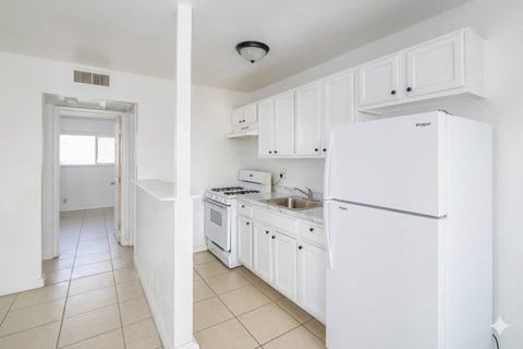 Floor plan for 1 bed, 2 baths, 725 sqft