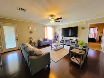 Killeen house for rent - a living room with a couch and a tv