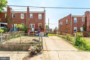 Washington house for rent - A red brick building with a garden in front.