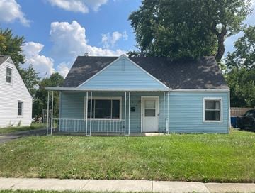 Dayton house for rent - a blue house with a lawn in front of it