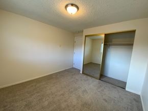 Everett house for rent - A room with a carpeted floor and a mirrored closet door.