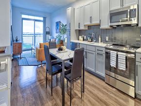 Dorchester apartment for rent - a kitchen and dining room with a table and chairs